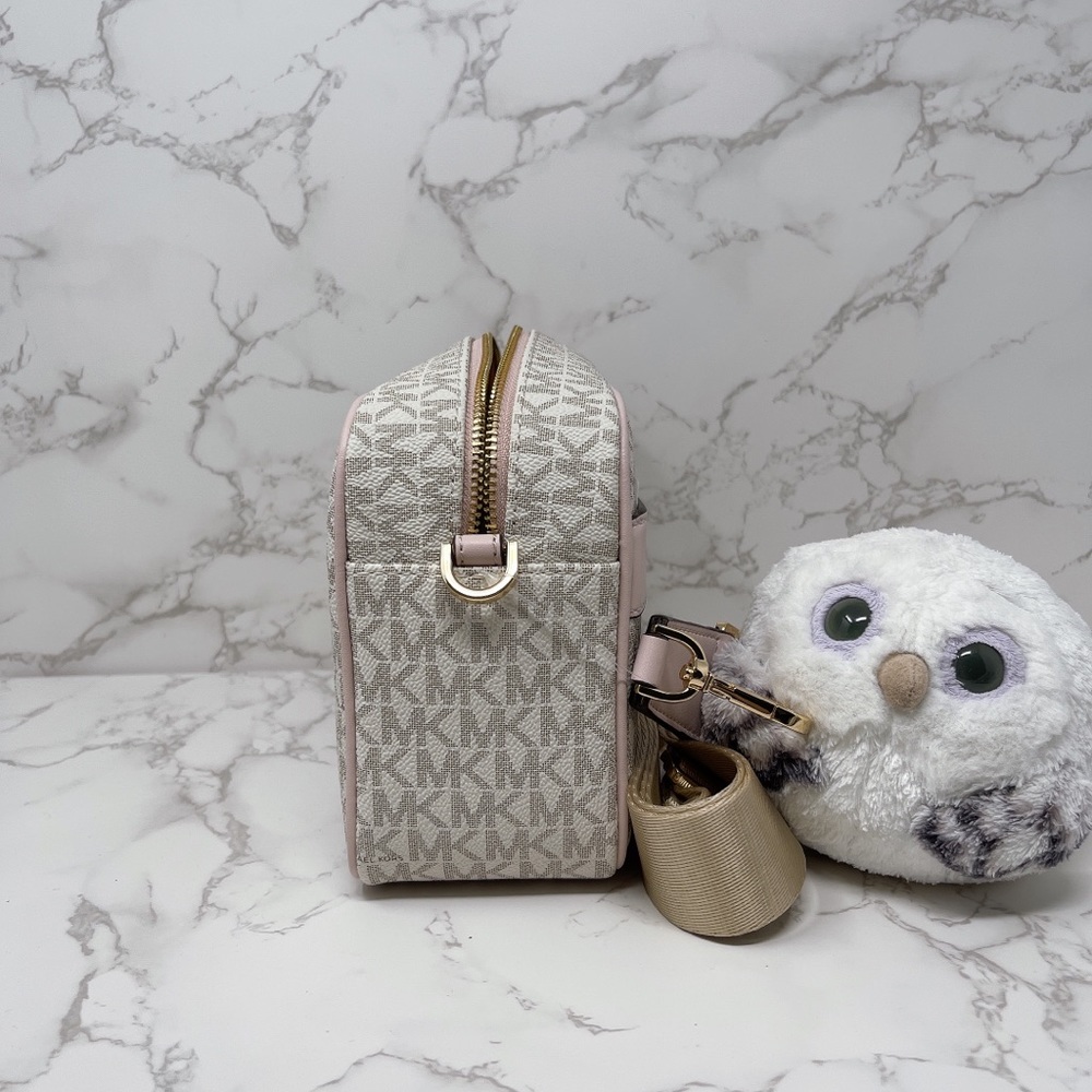 Michael Kors Kenly Large Pocket Crossbody - Picture 2 of 7